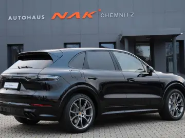 PORSCHE Cayenne Turbo Pano SoftClose Nachtsicht Carbon