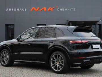 PORSCHE Cayenne Turbo Pano SoftClose Nachtsicht Carbon