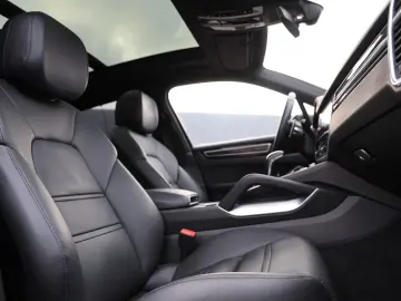 PORSCHE Cayenne Turbo Pano SoftClose Nachtsicht Carbon