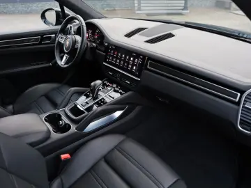PORSCHE Cayenne Turbo Pano SoftClose Nachtsicht Carbon