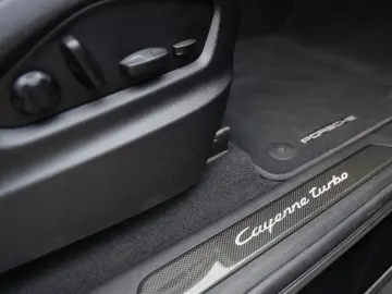 PORSCHE Cayenne Turbo Pano SoftClose Nachtsicht Carbon