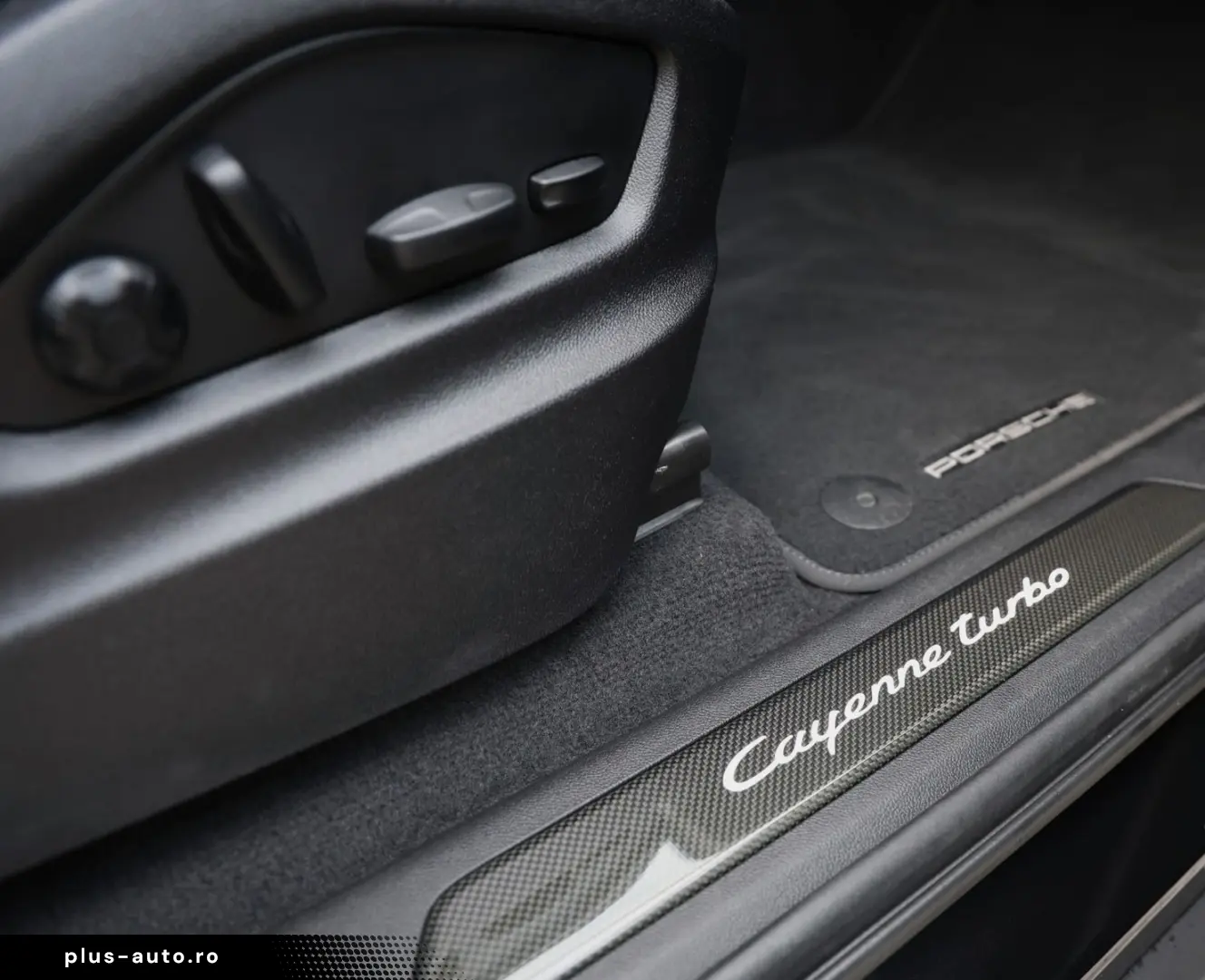 PORSCHE Cayenne Turbo Pano SoftClose Nachtsicht Carbon
