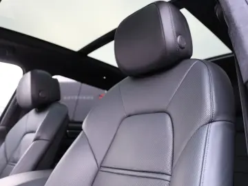 PORSCHE Cayenne Turbo Pano SoftClose Nachtsicht Carbon