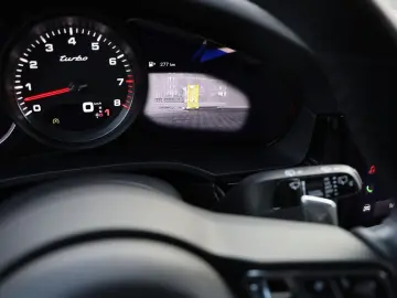 PORSCHE Cayenne Turbo Pano SoftClose Nachtsicht Carbon