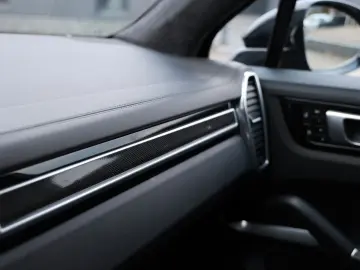 PORSCHE Cayenne Turbo Pano SoftClose Nachtsicht Carbon