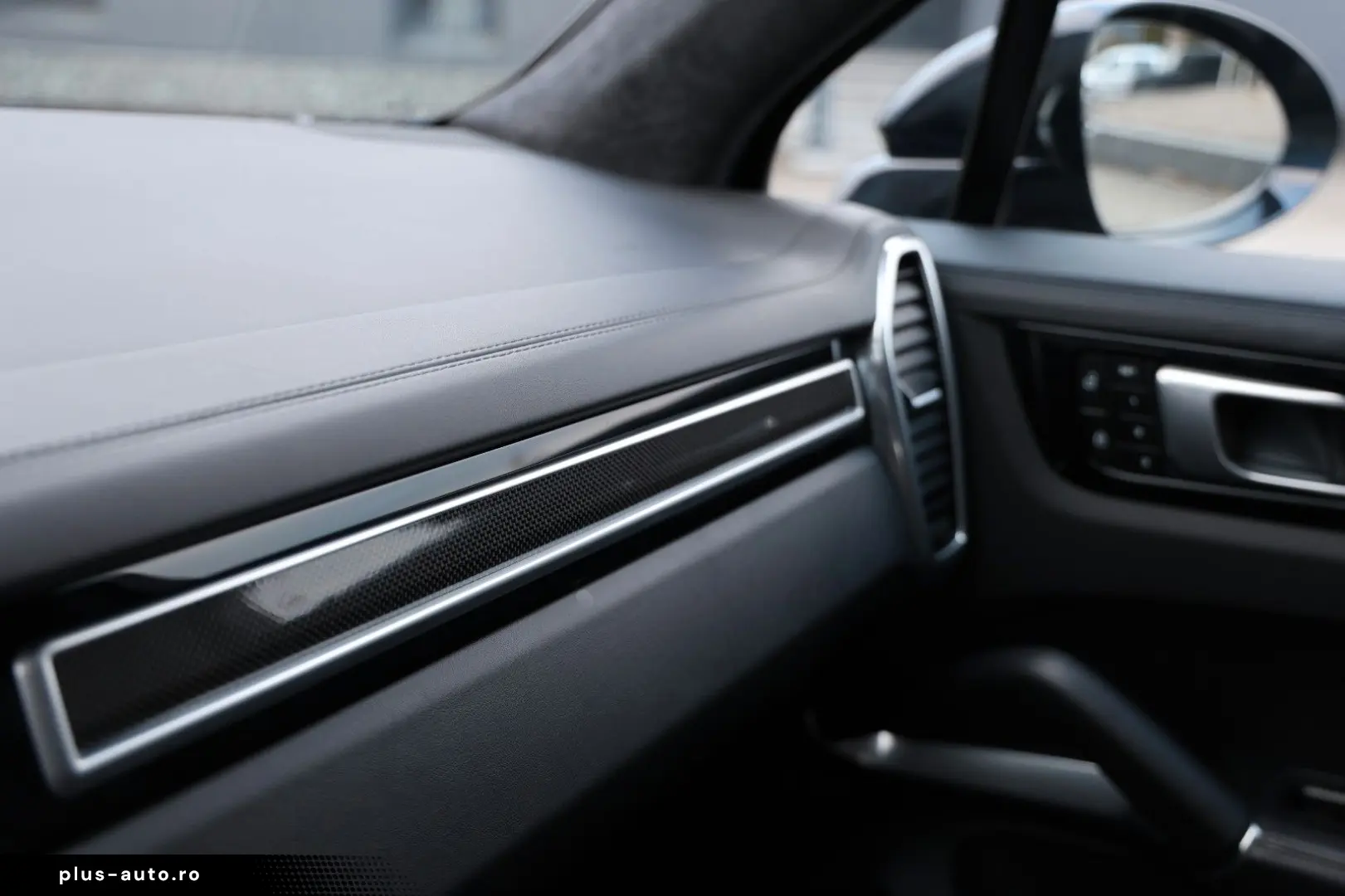 PORSCHE Cayenne Turbo Pano SoftClose Nachtsicht Carbon
