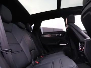 PORSCHE Cayenne Turbo Pano SoftClose Nachtsicht Carbon