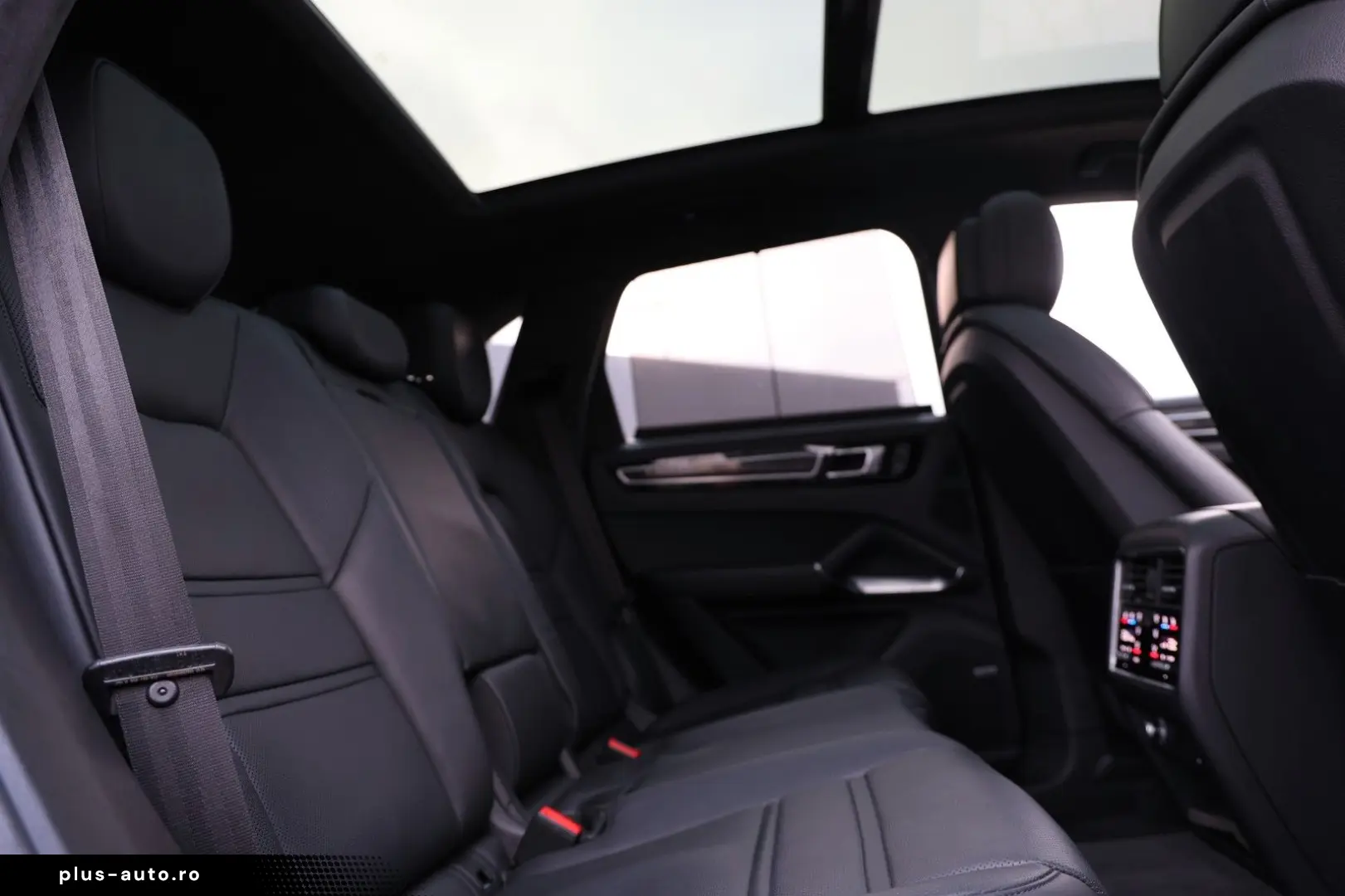 PORSCHE Cayenne Turbo Pano SoftClose Nachtsicht Carbon