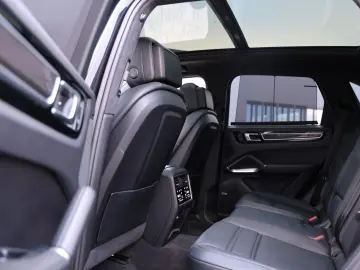 PORSCHE Cayenne Turbo Pano SoftClose Nachtsicht Carbon