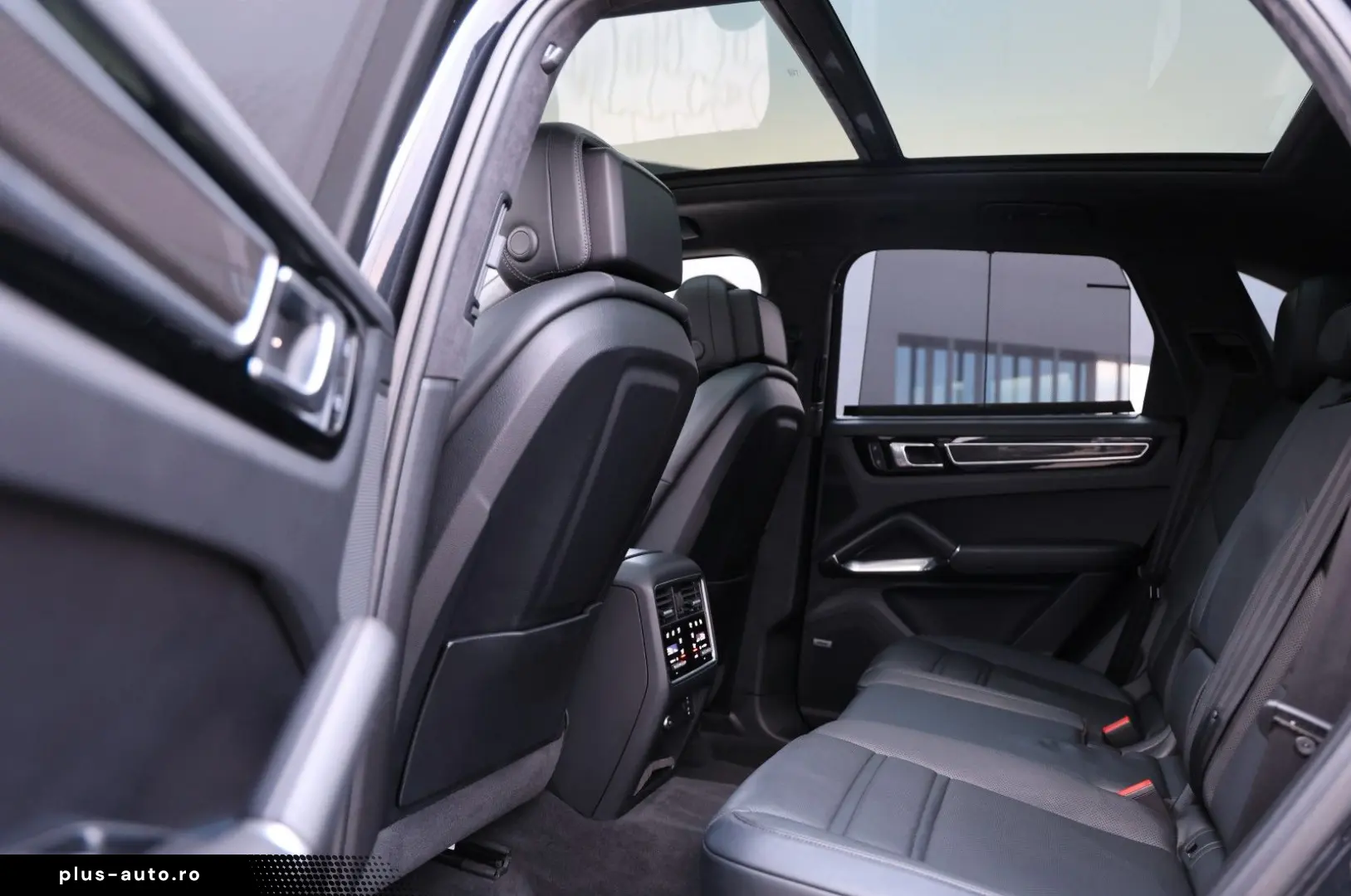 PORSCHE Cayenne Turbo Pano SoftClose Nachtsicht Carbon