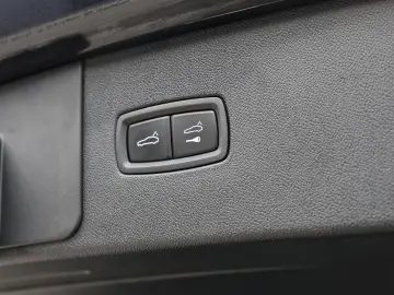 PORSCHE Cayenne Turbo Pano SoftClose Nachtsicht Carbon