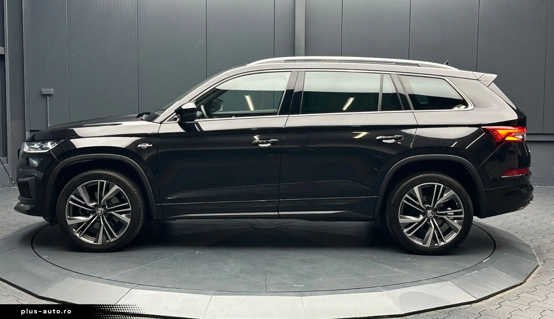 SKODA Kodiaq L&K 4x4 `20Zoll PANORAMA Traveller 360