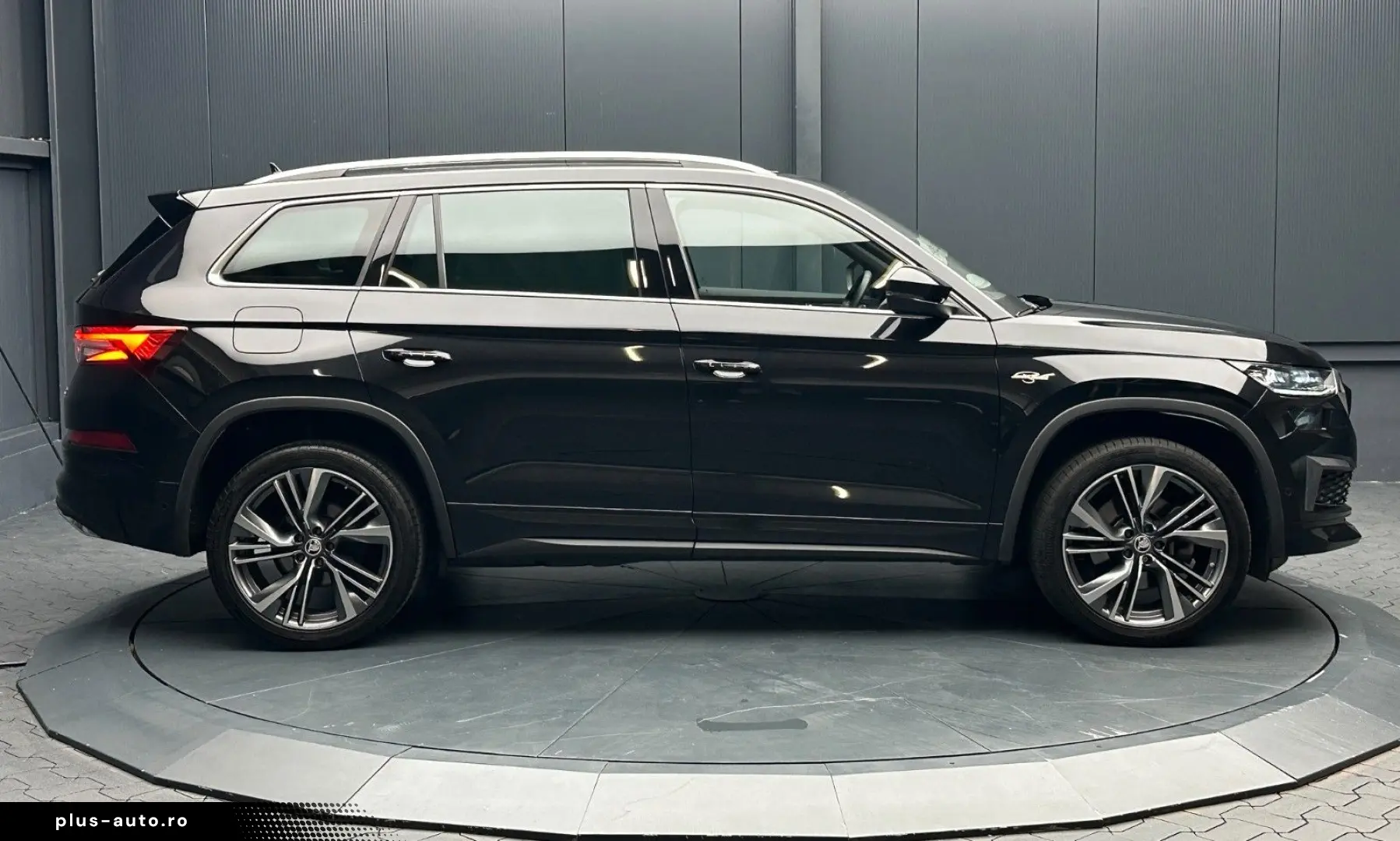 SKODA Kodiaq L&K 4x4 `20Zoll PANORAMA Traveller 360