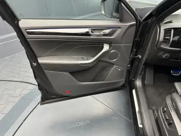 SKODA Kodiaq L&K 4x4 `20Zoll PANORAMA Traveller 360