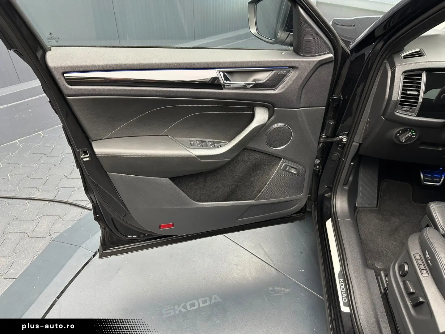 SKODA Kodiaq L&K 4x4 `20Zoll PANORAMA Traveller 360