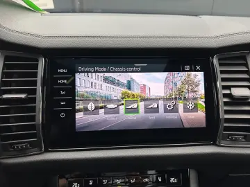 SKODA Kodiaq L&K 4x4 `20Zoll PANORAMA Traveller 360