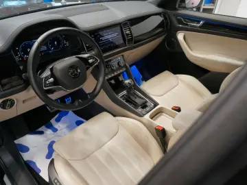 SKODA Kodiaq L&K 4x4 2.0 TSI PANO 360  AHK MATRIX