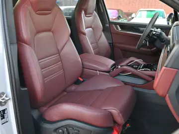 PORSCHE Cayenne S E-Hybrid 1Hd CARBON KREIDE BURMES SOFT