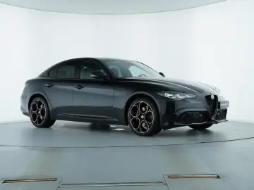 ALFA ROMEO GIULIA INTENSA Q4 2.0TURBO ABSTANDSTEMPOMAT LED