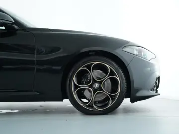 ALFA ROMEO GIULIA INTENSA Q4 2.0TURBO ABSTANDSTEMPOMAT LED