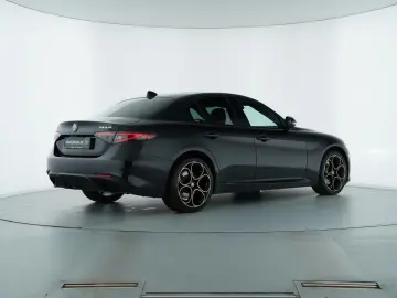ALFA ROMEO GIULIA INTENSA Q4 2.0TURBO ABSTANDSTEMPOMAT LED