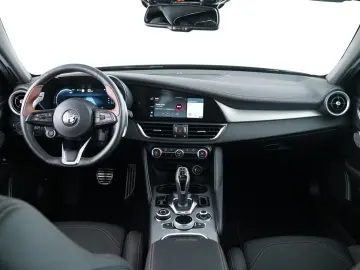 ALFA ROMEO GIULIA INTENSA Q4 2.0TURBO ABSTANDSTEMPOMAT LED