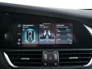 ALFA ROMEO GIULIA INTENSA Q4 2.0TURBO ABSTANDSTEMPOMAT LED