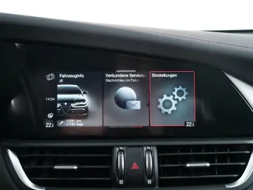 ALFA ROMEO GIULIA INTENSA Q4 2.0TURBO ABSTANDSTEMPOMAT LED