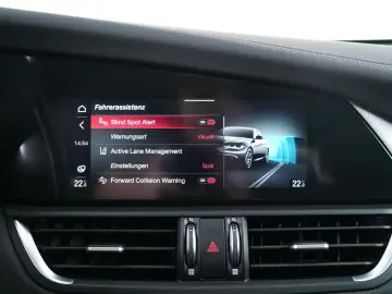 ALFA ROMEO GIULIA INTENSA Q4 2.0TURBO ABSTANDSTEMPOMAT LED
