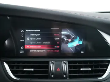 ALFA ROMEO GIULIA INTENSA Q4 2.0TURBO ABSTANDSTEMPOMAT LED