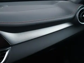 ALFA ROMEO GIULIA INTENSA Q4 2.0TURBO ABSTANDSTEMPOMAT LED
