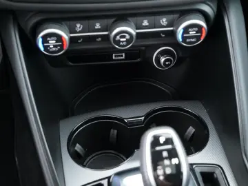 ALFA ROMEO GIULIA INTENSA Q4 2.0TURBO ABSTANDSTEMPOMAT LED