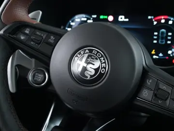 ALFA ROMEO GIULIA INTENSA Q4 2.0TURBO ABSTANDSTEMPOMAT LED