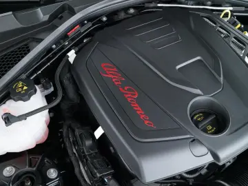 ALFA ROMEO GIULIA INTENSA Q4 2.0TURBO ABSTANDSTEMPOMAT LED