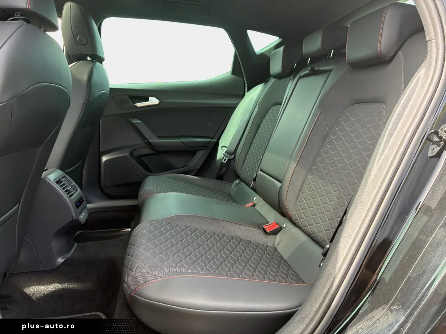 SEAT Leon 1.5 eTSI DSG FR Navi Schiebedach Standheizu