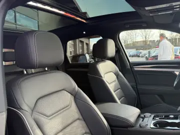 VW Touareg TDI Luft ACC Stdhzg AHK Pano Allradlenk