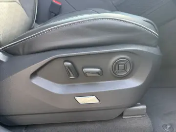 VW Touareg TDI Luft ACC Stdhzg AHK Pano Allradlenk