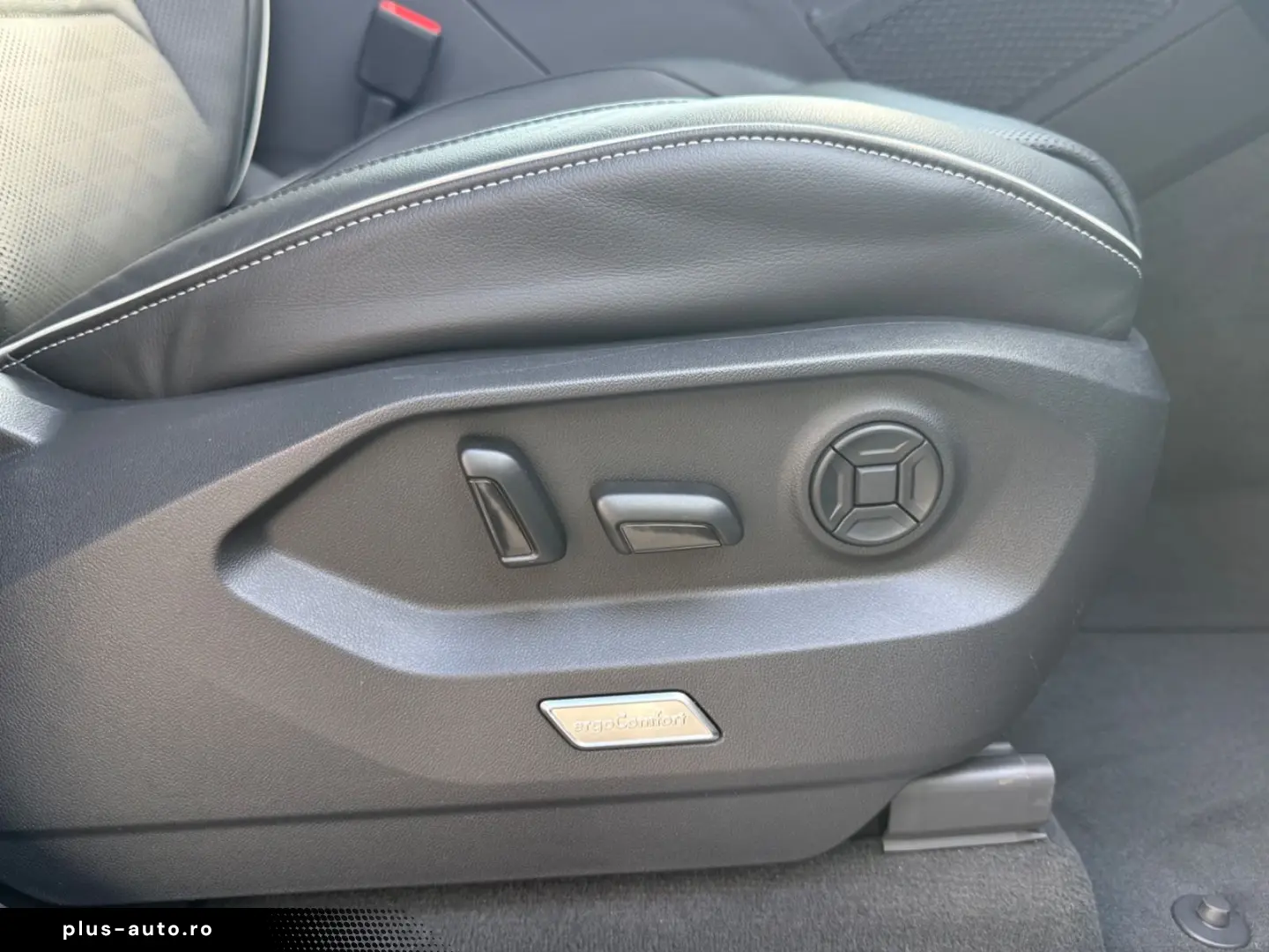 VW Touareg TDI Luft ACC Stdhzg AHK Pano Allradlenk