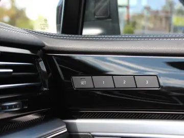 VW Touareg TDI Luft ACC Stdhzg AHK Pano Allradlenk