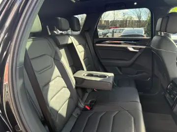 VW Touareg TDI Luft ACC Stdhzg AHK Pano Allradlenk