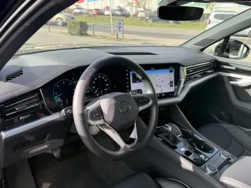VW Touareg TDI Luft ACC Stdhzg AHK Pano Allradlenk
