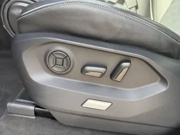 VW Touareg TDI Luft ACC Stdhzg AHK Pano Allradlenk