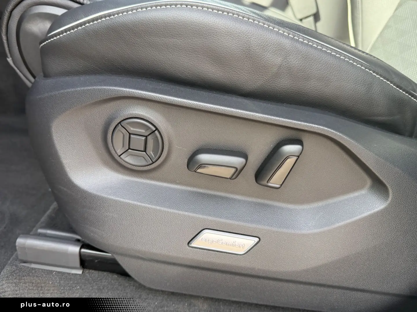 VW Touareg TDI Luft ACC Stdhzg AHK Pano Allradlenk