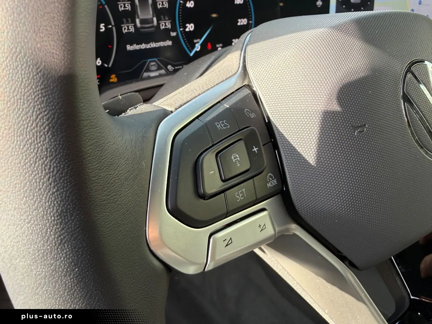 VW Touareg TDI Luft ACC Stdhzg AHK Pano Allradlenk