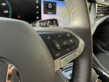 VW Touareg TDI Luft ACC Stdhzg AHK Pano Allradlenk