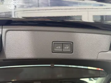 VW Touareg TDI Luft ACC Stdhzg AHK Pano Allradlenk