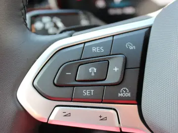 VW Touareg TDI Luft ACC Stdhzg AHK Pano Allradlenk