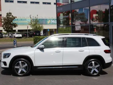 MERCEDES-BENZ GLB 220 d 4-M LED Pano Distronic Leder…