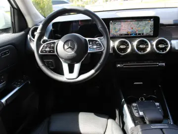 MERCEDES-BENZ GLB 220 d 4-M LED Pano Distronic Leder…