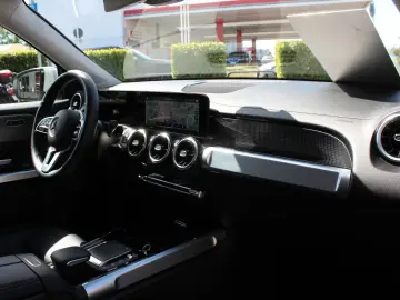 MERCEDES-BENZ GLB 220 d 4-M LED Pano Distronic Leder…